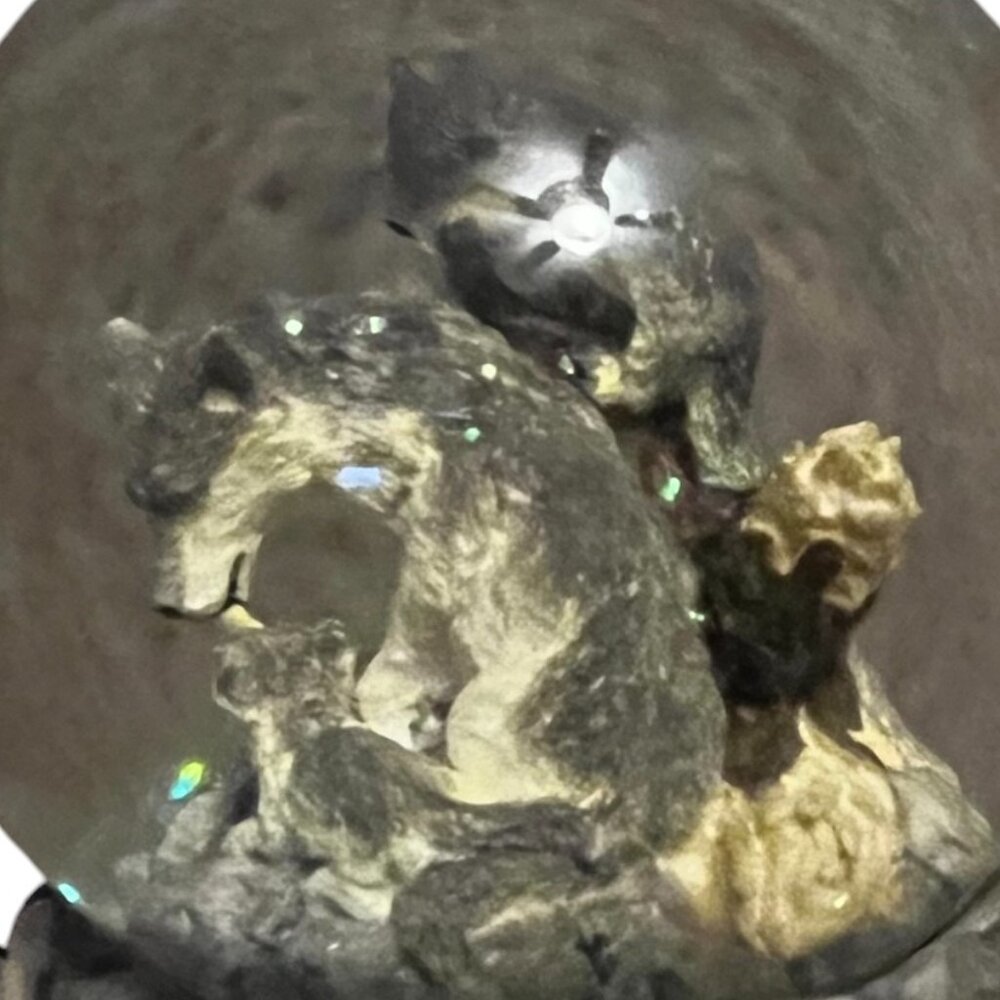 VINTAGE} Snow Globe features Wolves/Parents & Cubs Snow Globe; Plays "Born Free" - Picture 4 of 12